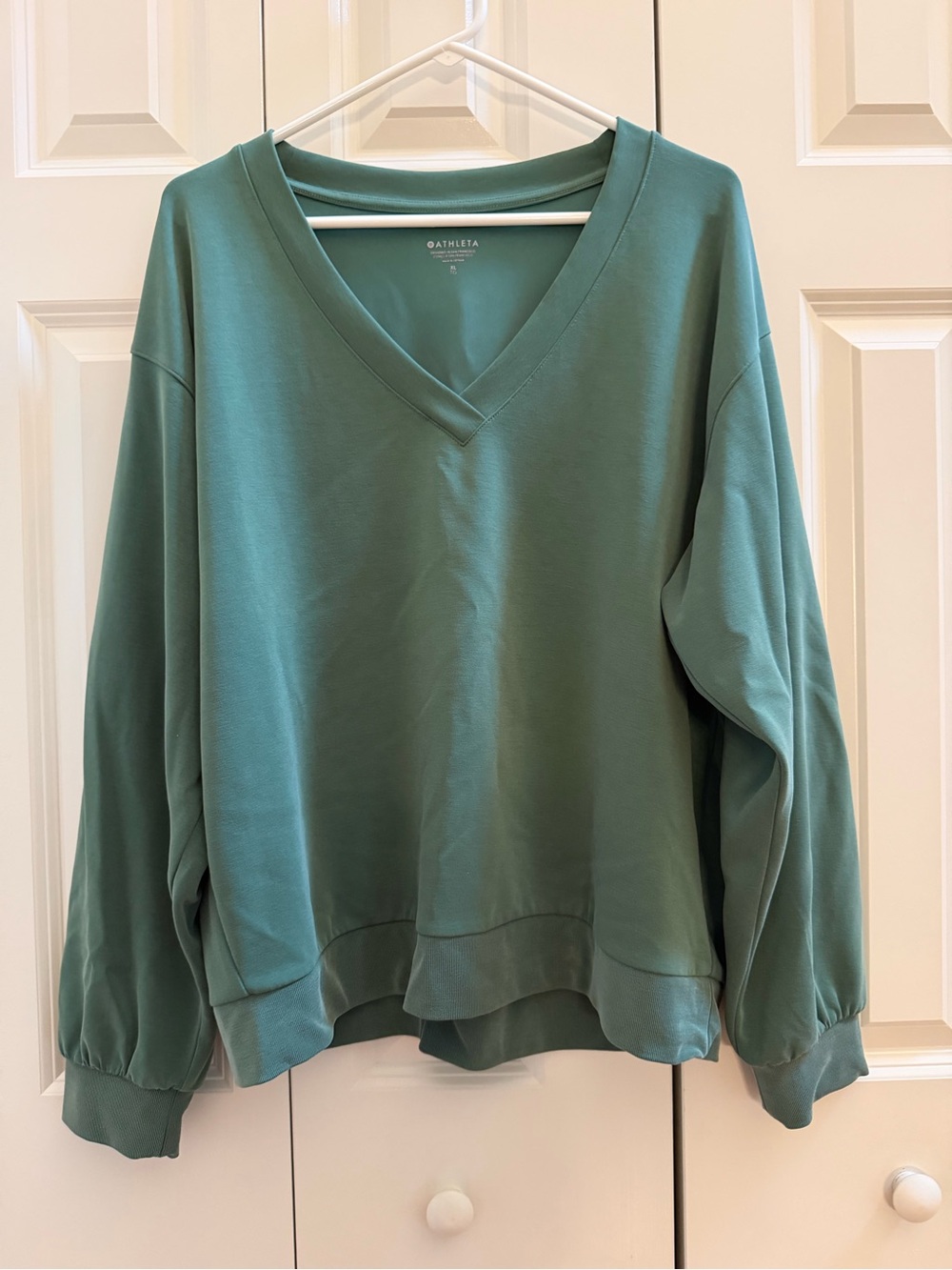 Athleta Women's Mint Green V-Neck Pullover Sweater - Size XL